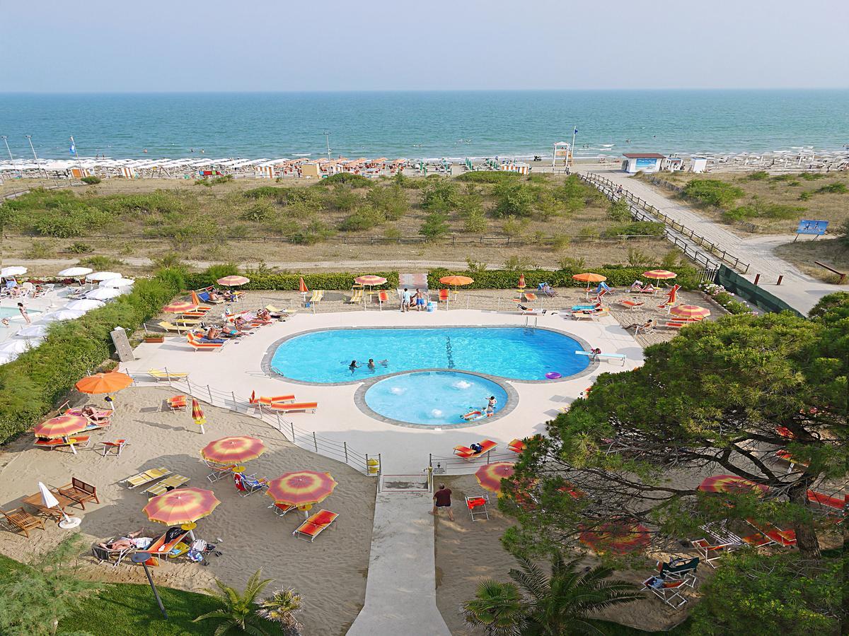 Hotel Bertha Fronte Mare Лидо ди Йезоло Екстериор снимка